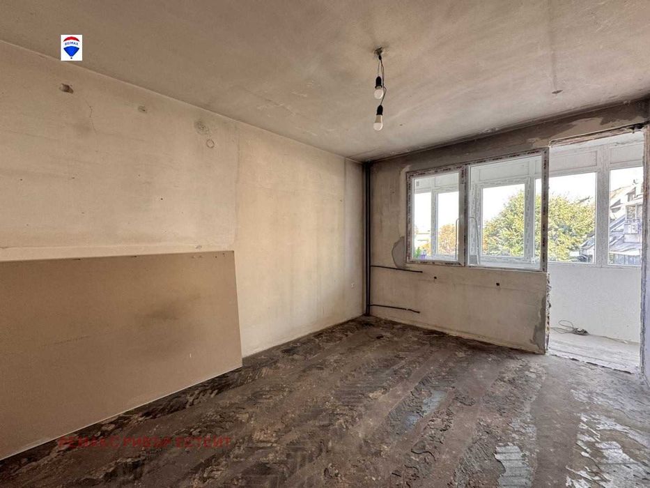 Продава се Тристаен апартамент в Русе, Център - 93 кв.м за 2075 €/кв.м - Снимка #10