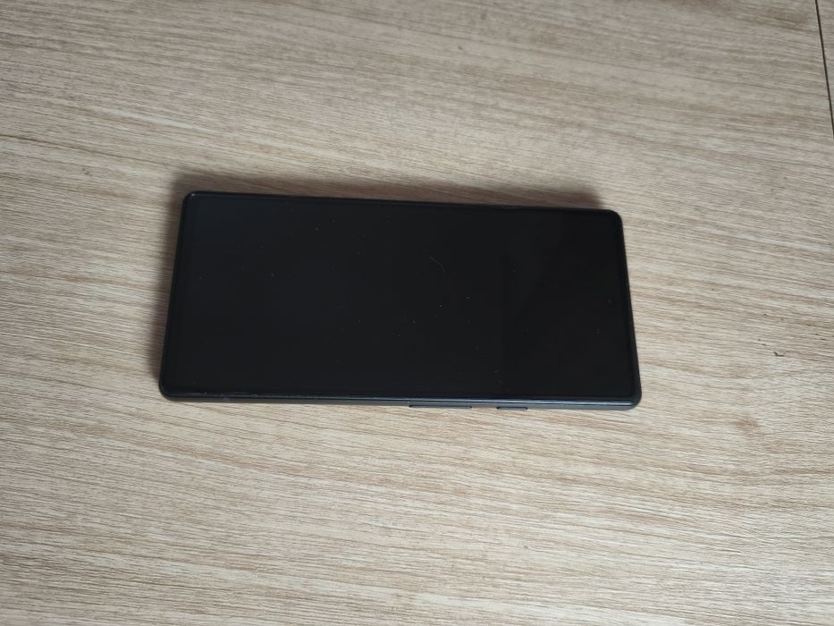 Телефон Pixel 6a