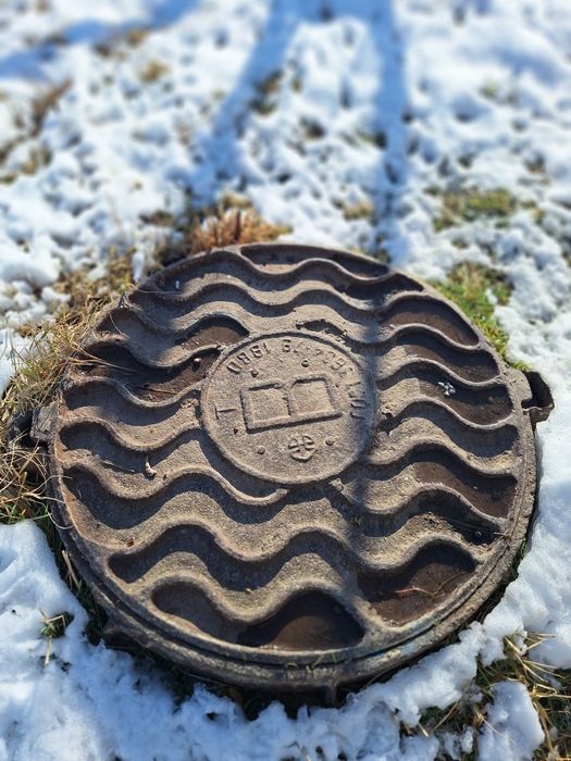 Люк от водопроводной сети