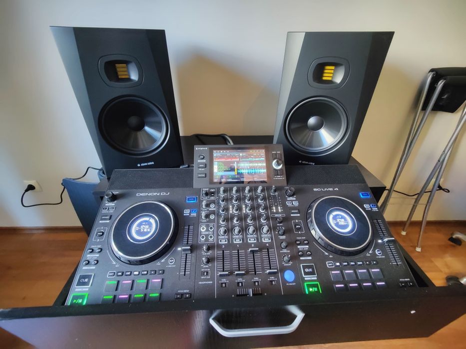 Adam Audio T8V stand bundle