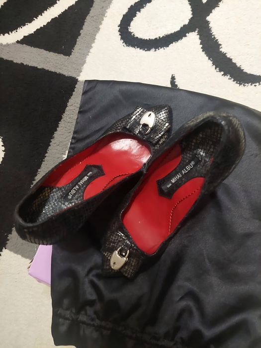 Pantofi de dama din piele de șarpe /  Mihai Albu