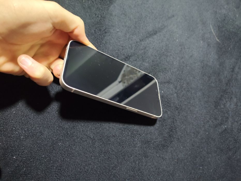 iPhone 13  este aproape că nou