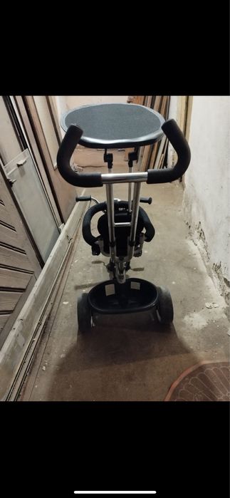 Продавам детска триколка с педали