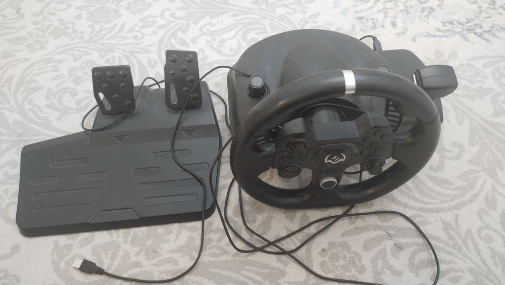 Игровой руль продам