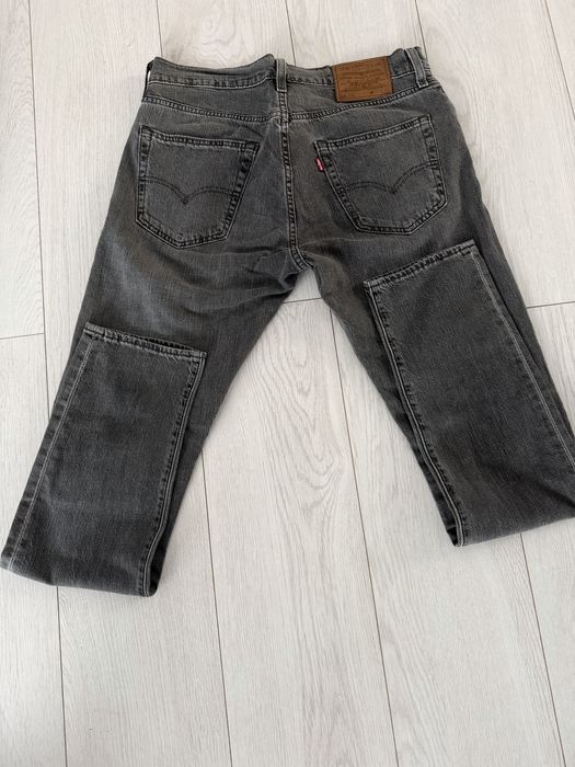 Blugi Levi’s, conici,