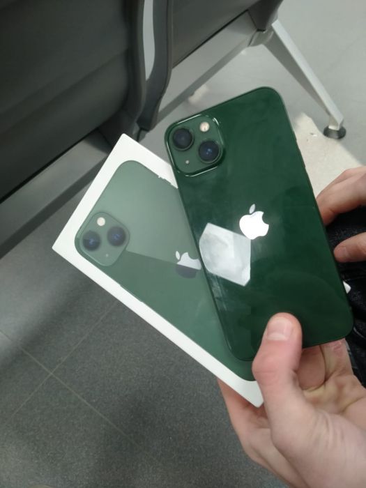 Продам айфон 13 с каробкой