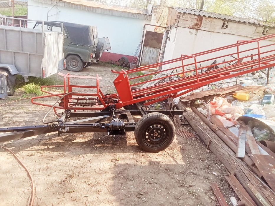 Продам подборщик тюков, погрузчик.