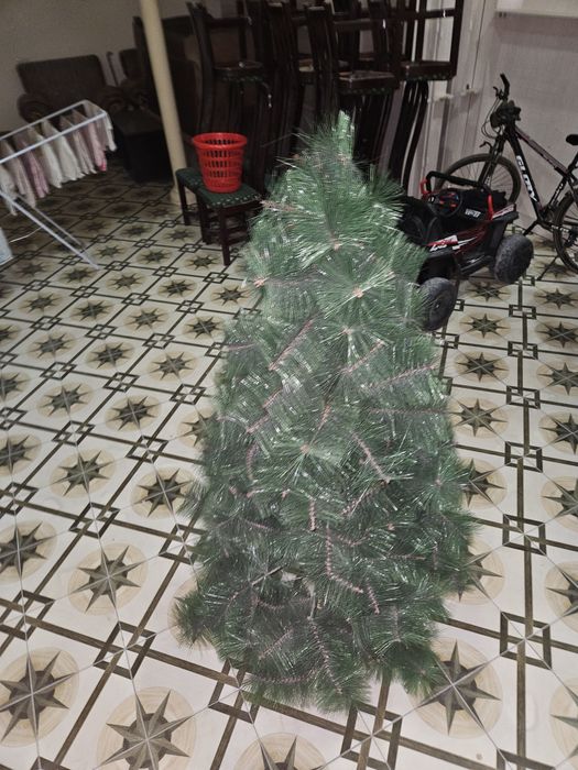 Ёлка , искуственная 1,50 м высоту