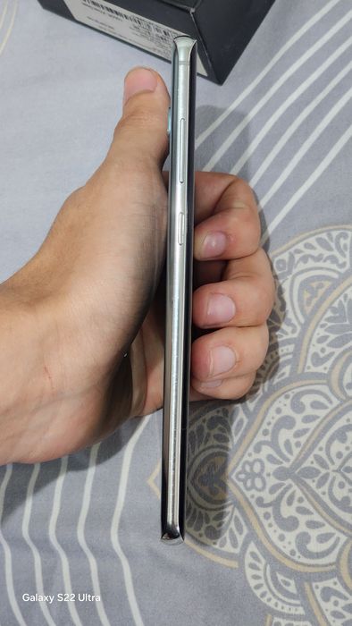 Samsung S10+ с оригинальной коробкой