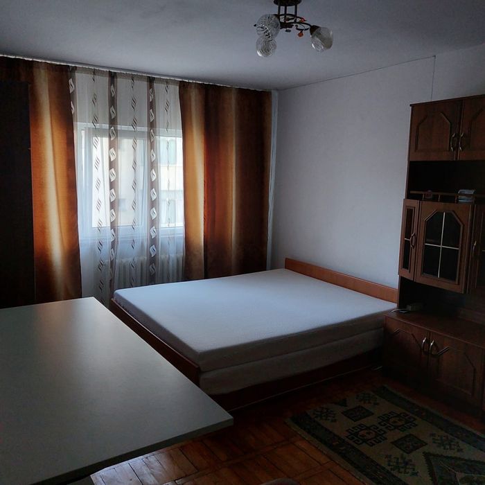 Inchiriez apartament 2 camere decomandat Obcini str Victoriei