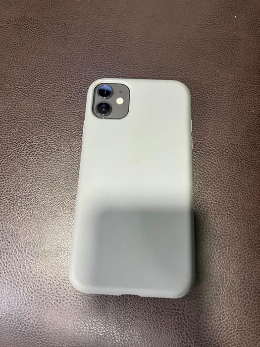 Продам Айфон 11 с коробкой