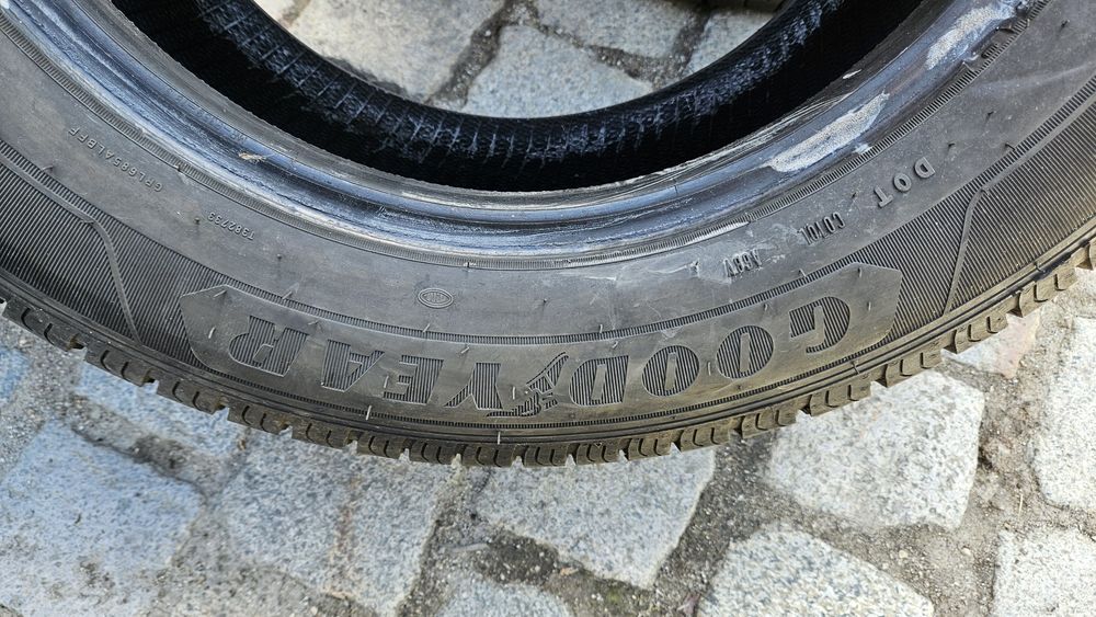 Goodyear Efficient grip cargo 215 65 R16C