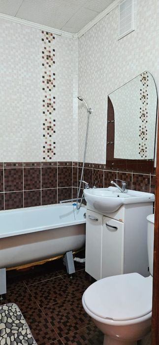 1,5 на площади Ушанова (А. Кашаубаев 5)