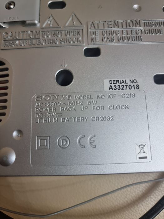 Radio cu ceas de cameră SONY