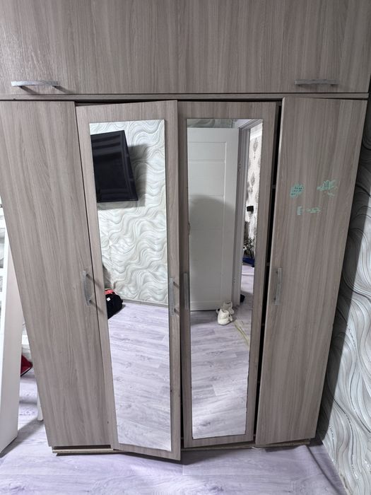 Продам срочно шкаф