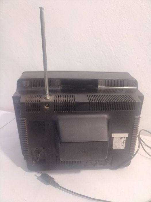 Телевизор HITACHI с кинескоп черно/Бял 220V 50Hz