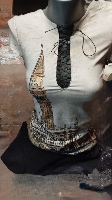 Страхотна чисто нова тениска