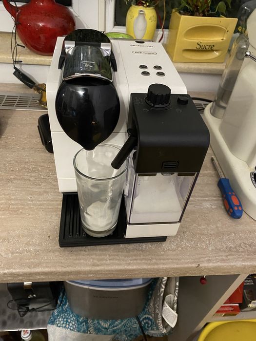 Aparat de cafea nespresso Delonghi