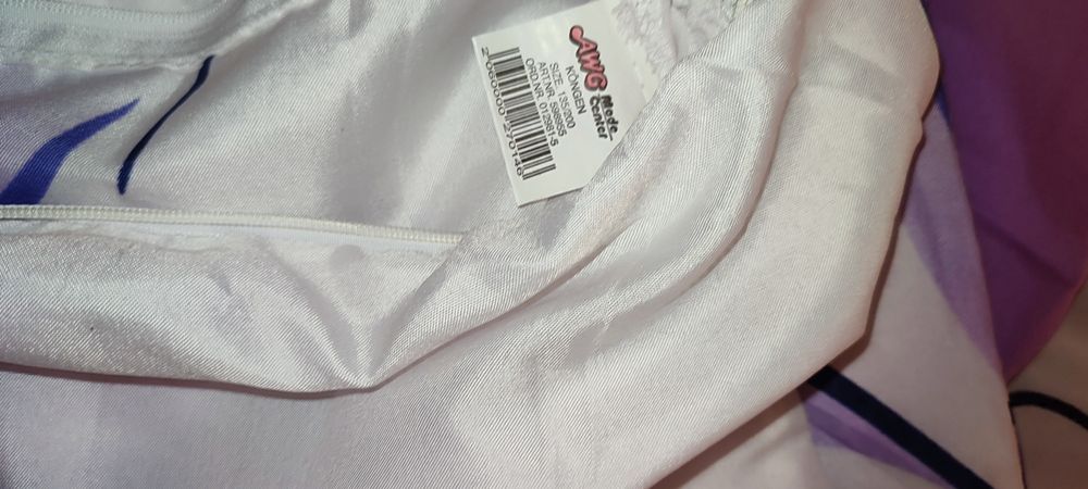 Lenjerie de pat, mov-alb, material fin satinat, nou