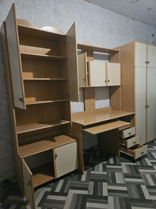 Детская стенка с рабочим столом