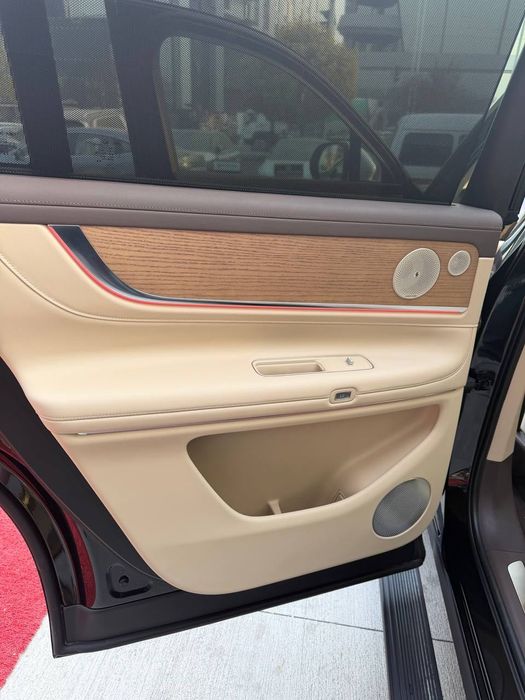 SERES - AITO M9  Ultra