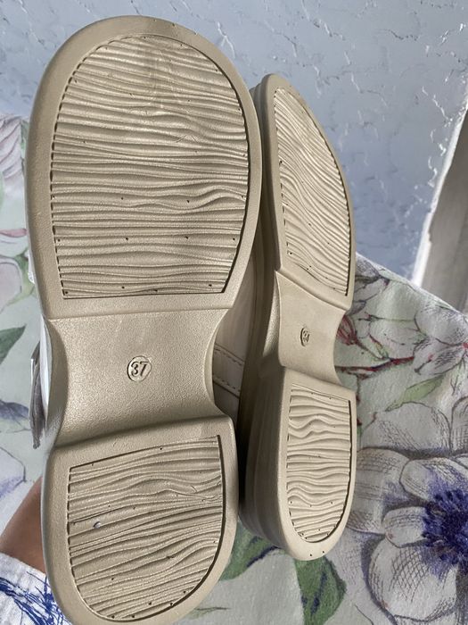 Туфли на девочку, новые 37 размер маломерят