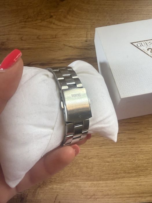 Намален -30 евроЧасовник Guess