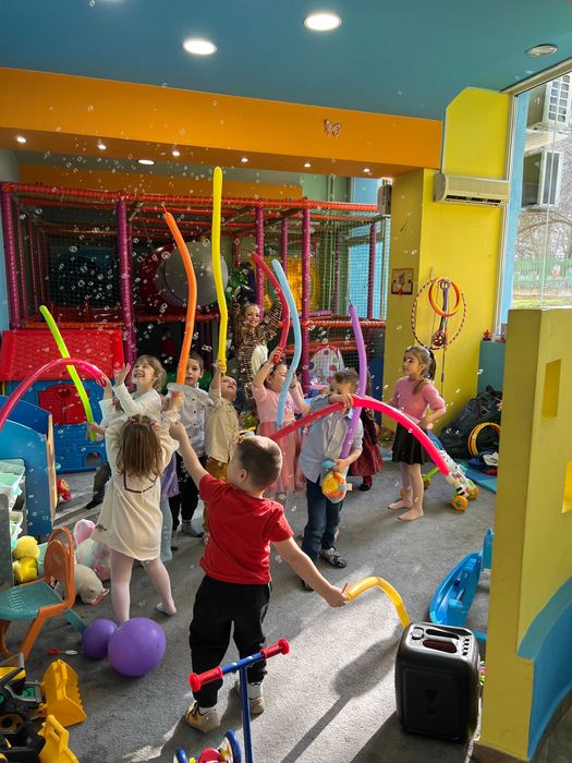 Детски Клуб Шарен Свят - Организиране на рожден ден, имен ден и погачи