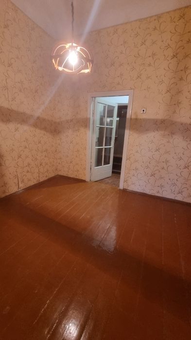 Продаётся 3 х комнатная квартира на втором этаже ориентир 15 школа