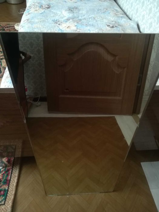 Продам настенное зеркало