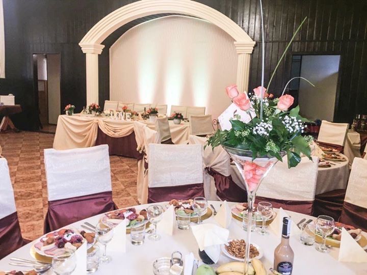 Vand fete masa rotunde brocard + huse diverse culori