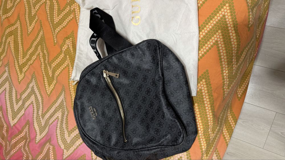 Раници liu jo и guess