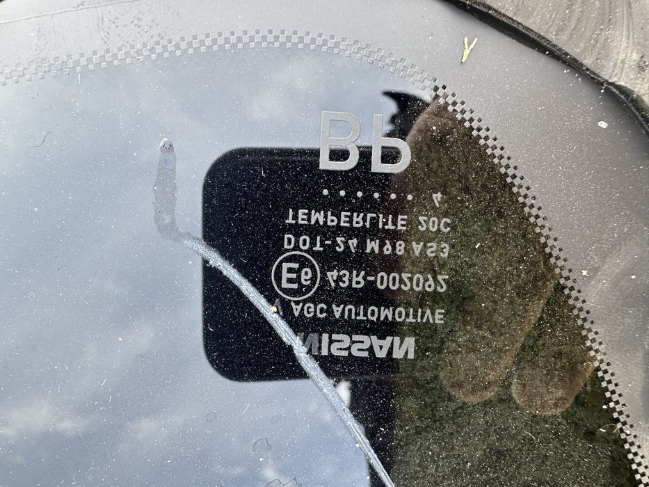 Geamuri aripi spate nissan qashqai.