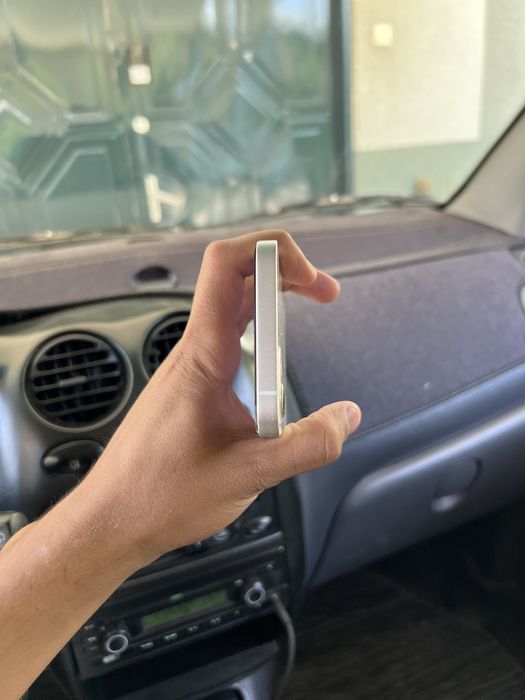Iphone 12sotiladi srochna