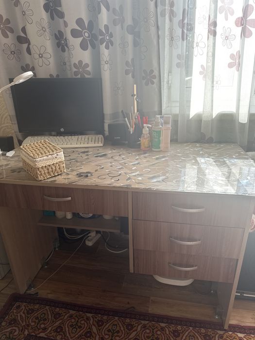 Продается письменный стол