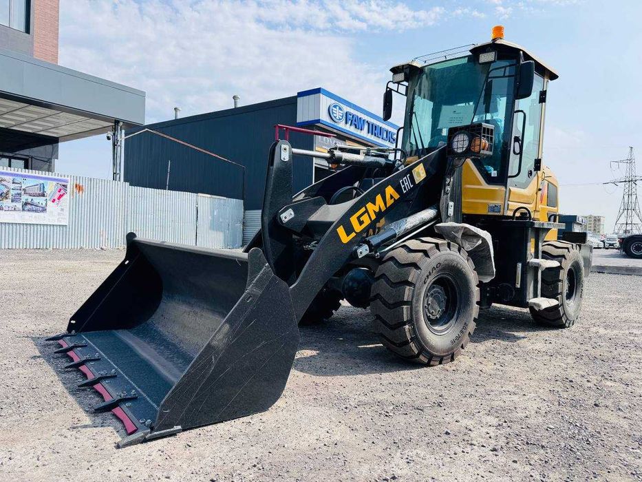 Фронтальный поргузчик Lugong LM930 1 куб