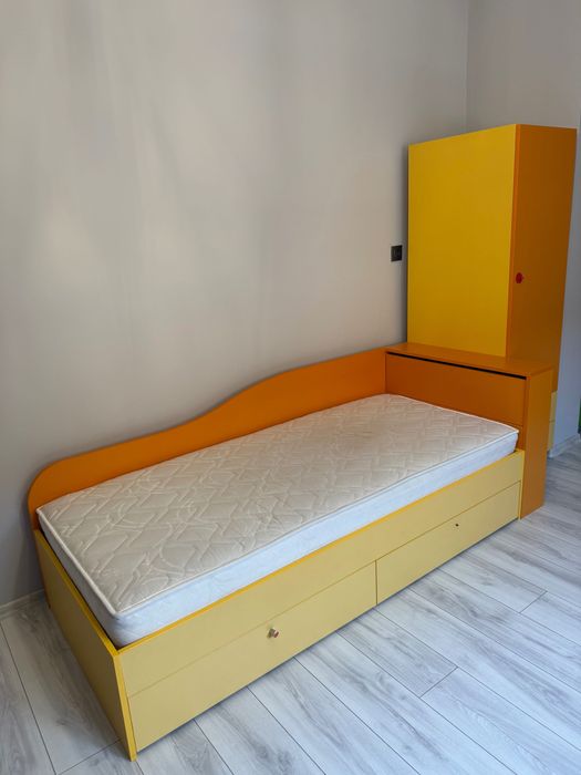 детски комплект от легло, гардероб и бюро