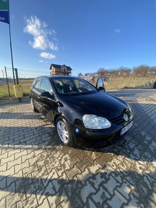 Vand golf 5 gri , cu cutie manuala