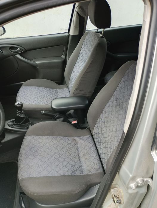 Продавам семеен автомобил