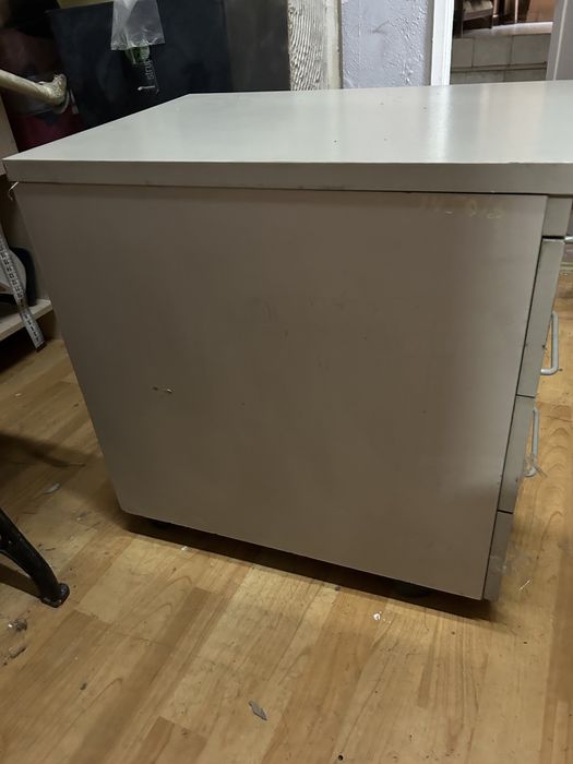 Тумбочки с 3 отсеками