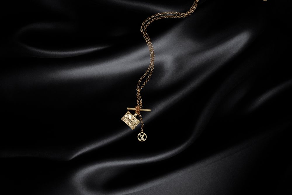 Lantisor Louis Vuitton, placat aur 18k