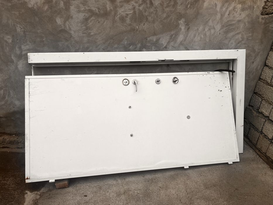 Металическая дверь