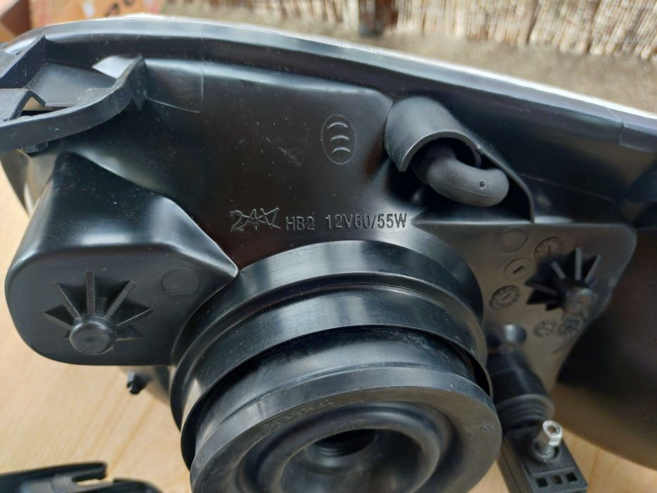 Фарове за Ford Escpe 01-03