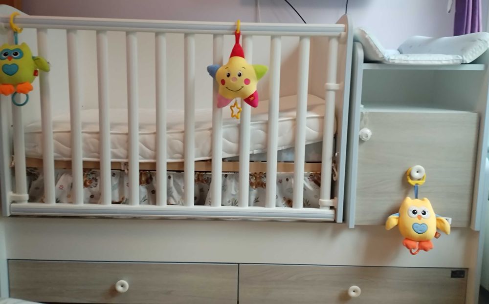 Бебешко легло с люлка, с включена антирефлуксна  възглавница