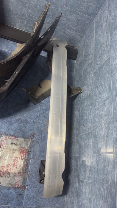 Швеллер заднего бампера на мерседес 221