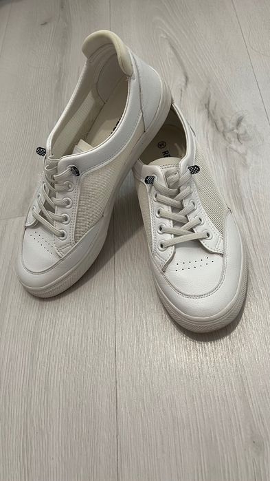 Продам женские кеды