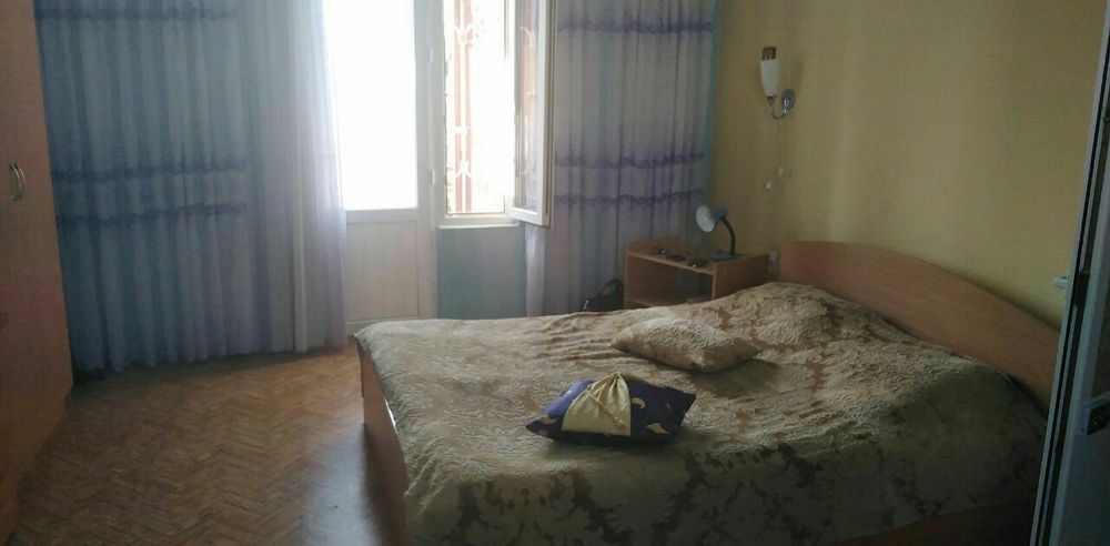 Сдается дача в Кибрае. Вдоль реки чирчик. 5км от центра Кибрая.