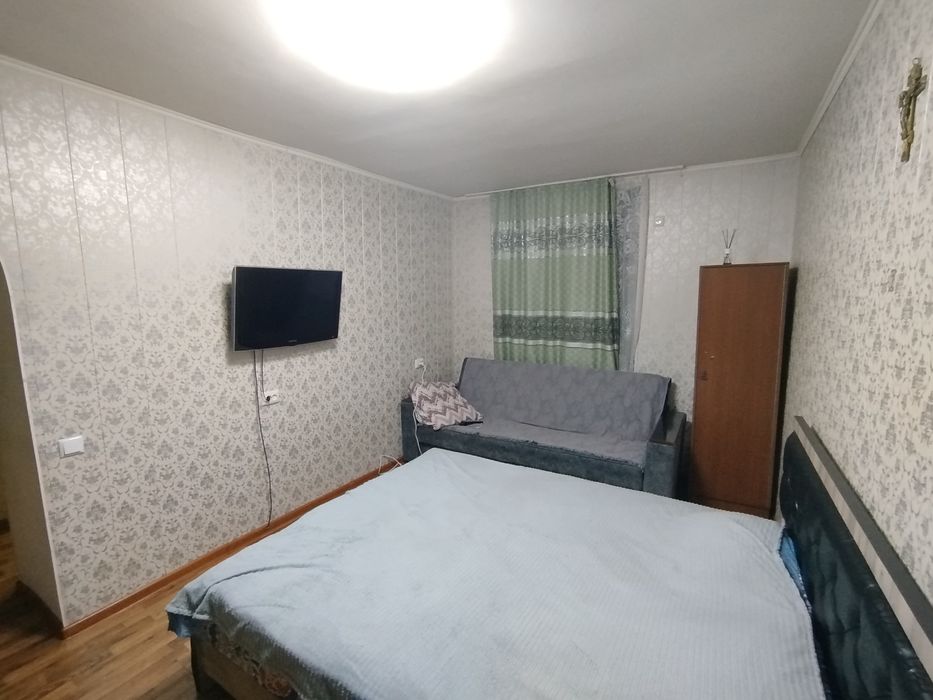 Продается своя 1/1/4  квартира  с подвалом . Кирпич.