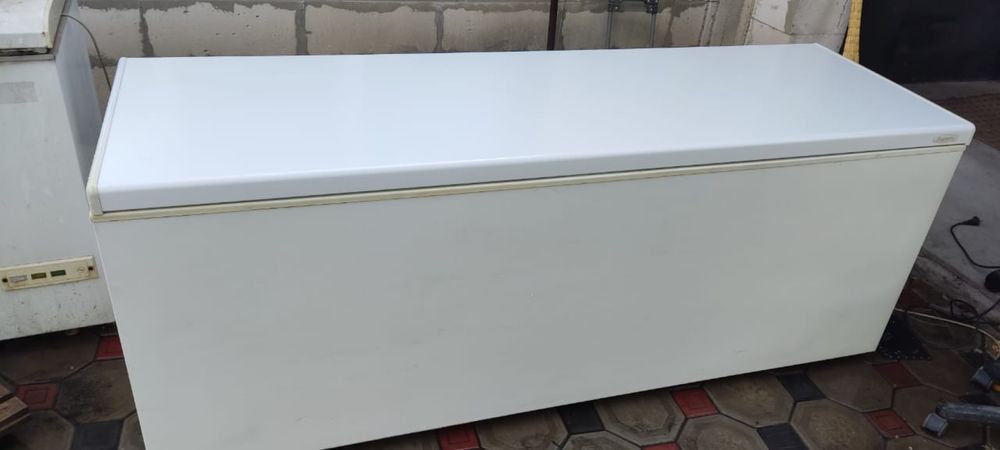 Морозильник Бирюса680VKQ 600л белый