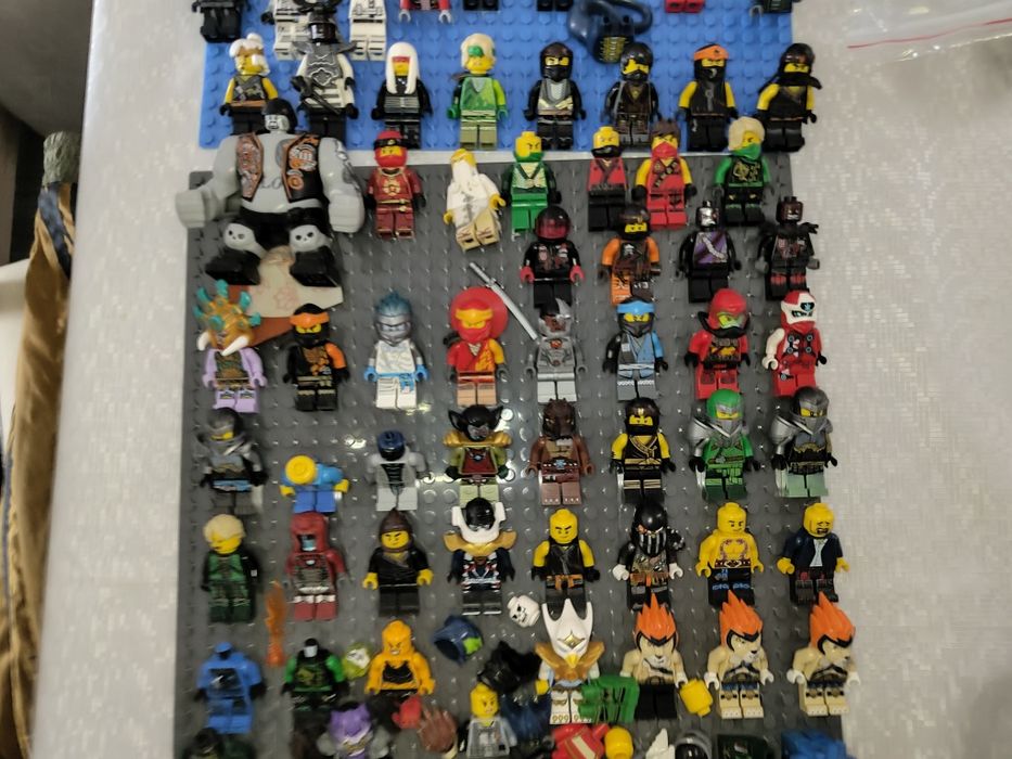 Vând/schimb figurine lego Ninjago